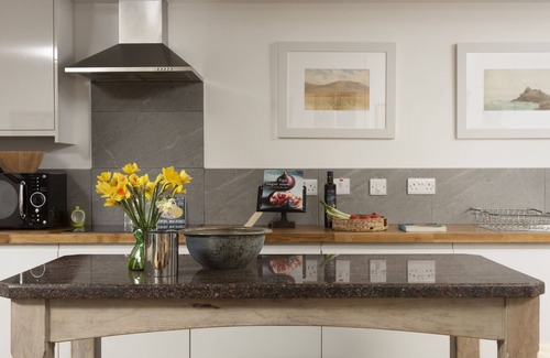 Chysauster Apartment | Hypatia Apartment - STUNNING APARTMENT. CLOSE TO BEACHES. DOG FRIENDLY