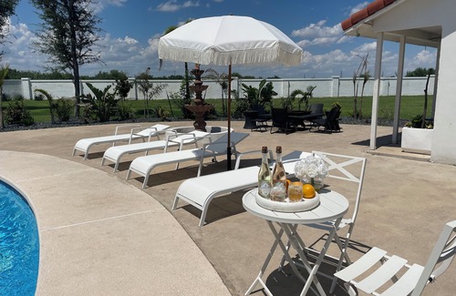 Mission House | Ideal for large groups - 4 King Beds- Sleep 16