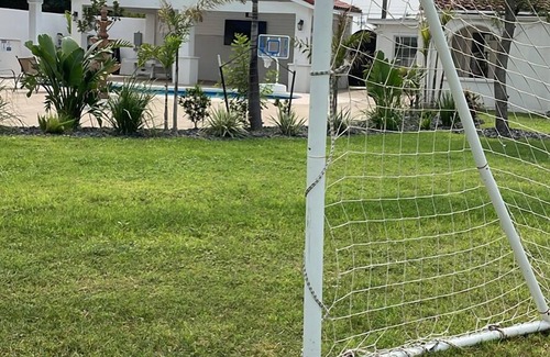 Mission House | Ideal for large groups - 4 King Beds- Sleep 16