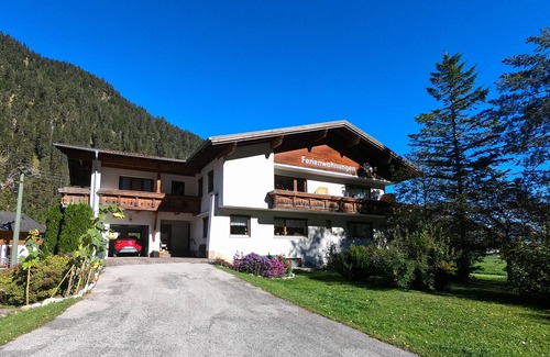 Bach Apartment | Ideal for mountain lovers, couples and small families