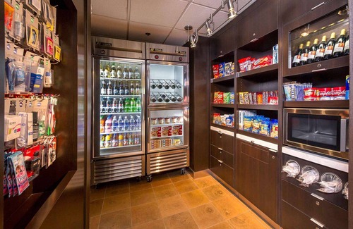 Durham Hotel | Ideal Location! Free Parking, Pool, Pets Allowed, Near Research Triangle Park