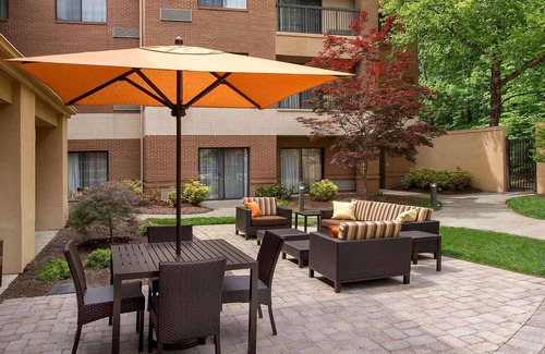 Durham Hotel | Ideal Location! Free Parking, Pool, Pets Allowed, Near Research Triangle Park