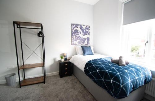 Oldham House | Ideal Lodgings in Royton