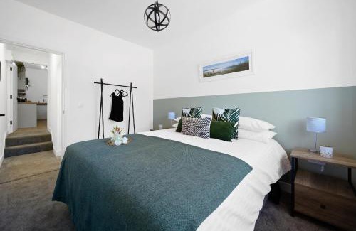 Trafford Apartment | Ideal Lodgings In Urmston