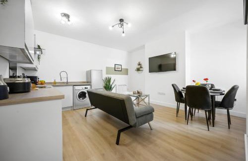 Trafford Apartment | Ideal Lodgings In Urmston