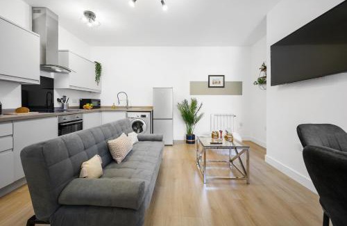 Trafford Apartment | Ideal Lodgings In Urmston