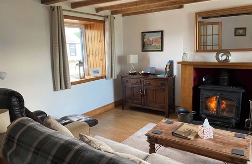 Bankend Cottage | Ideal single-storey retreat with cosy wood burner.