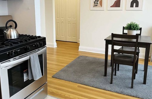 Old Irving Park Apartment | Ideal & Spacious 1BR Apt