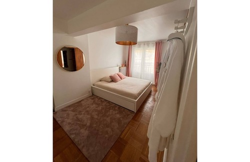 Les Pavillons-sous-Bois Apartment | IDF19 Spacious Apart with optional Jacuzzi 65e per night
