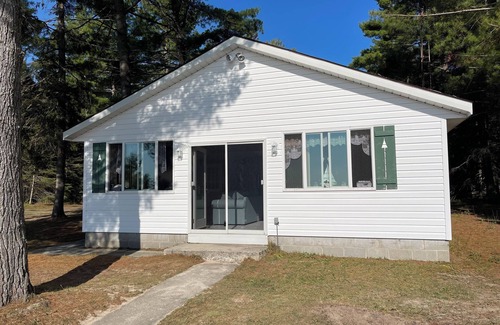 Bois Blanc Island House | Idyllic cottage on Bois Blanc Island's Snow Beach