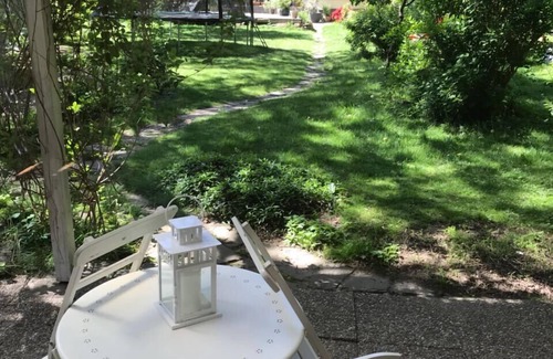 Bommern Apartment | Idyllic cottage Sweden for 3 (-4) persons with terrace and a great garden!