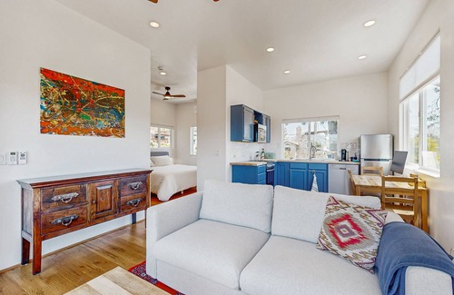 Del Mar Heights House | Idyllic Dog Friendly, Del Mar Coastal Retreat - Walk to Beach & Lagoon