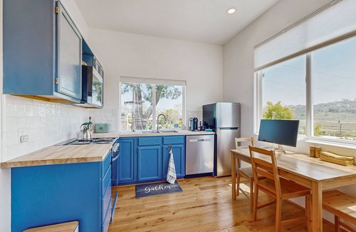 Del Mar Heights House | Idyllic Dog Friendly, Del Mar Coastal Retreat - Walk to Beach & Lagoon