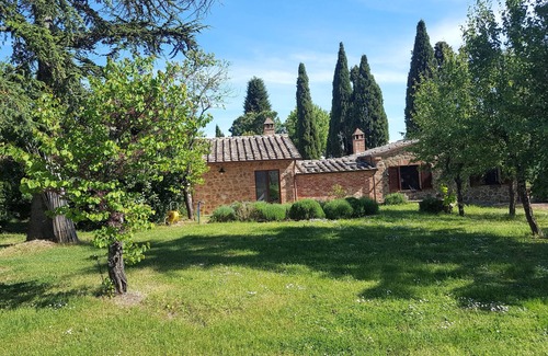 Sinalunga House | Idyllic guest house in Tuscan country house style with swimming pool