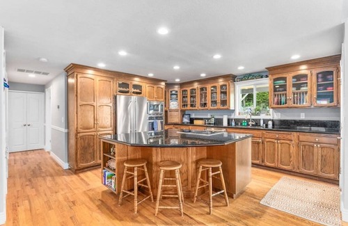 Three Lakes House | Idyllic Lakeside Getaway - Hidden Gem.