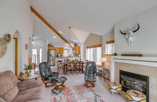 Redmond House | Idyllic Redmond Townhome with Furnished Deck!