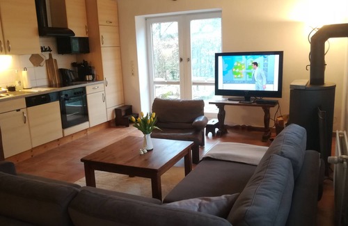 Hoesseringen Apartment | Idyllisches Fachwerkhaus in der Lüneburger Heide mit Badewanne und Kamin