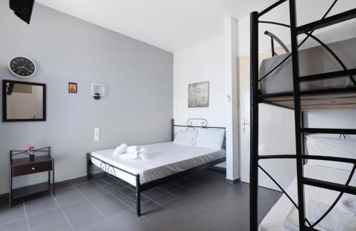 Pidima Kyras Apartment | Iguana studio 16