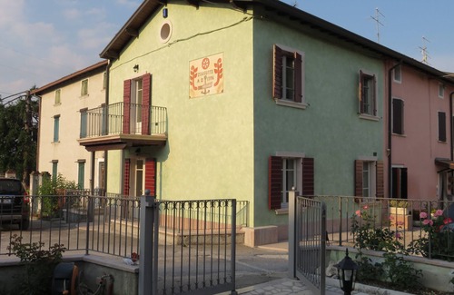Castelnuovo del Garda House | Il Roseto holidays, home for every occasion, close to amusement parks, and.