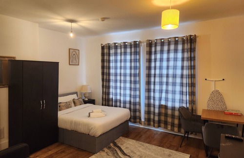 Stone Apartment | Immaculate 1-bedroom in Greenhithe