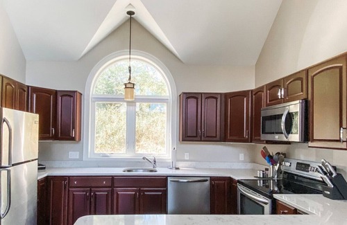 Thornton House | Immaculate home with breathtaking Mountain View