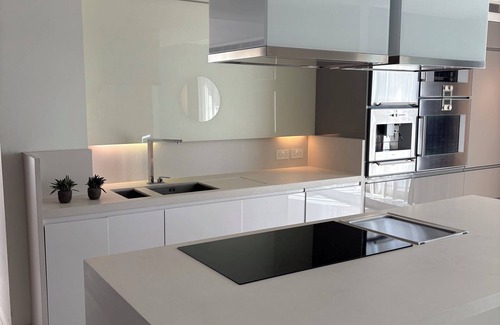 Canary Wharf Apartment | Immaculate spacious high floor Canary wharf apartment