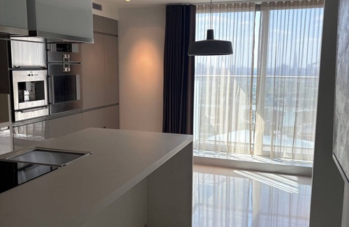 Canary Wharf Apartment | Immaculate spacious high floor Canary wharf apartment