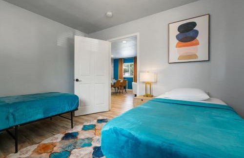 St. Johns House | Immediate Access to Highway 35 - Remodeled Haven