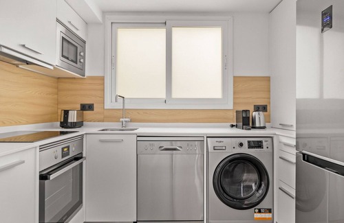 El Viso Apartment | Immpecable Chamartín 2BR w/terrace, by Blueground