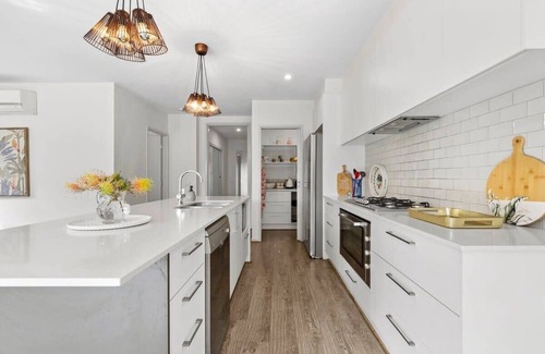 Ocean Grove House | Impress on Empress I 6 BR Pet-Friendly Family Home