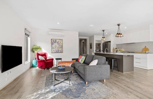 Ocean Grove House | Impress on Empress I 6 BR Pet-Friendly Family Home