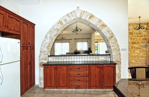 Sea Caves Villa | Impressive Large Villa Huge Heated Pool Garden