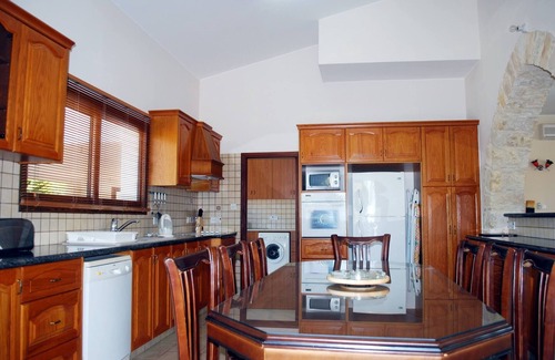 Sea Caves Villa | Impressive Large Villa Huge Heated Pool Garden