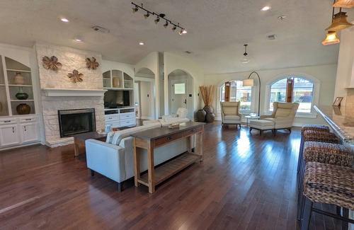 Willow Meadows/Willowbend Area House | In city house, 2-bed, 2-bath, gym, pool, professional kitchen, luxury amenities.