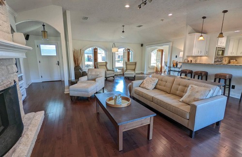 Willow Meadows/Willowbend Area House | In city house, 2-bed, 2-bath, gym, pool, professional kitchen, luxury amenities.