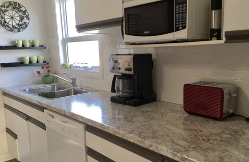 Gimli House | In Gimli a cottage close to the beach and uptown.