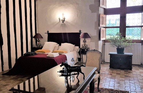 Roeze-sur-Sarthe House | In property - Large Room "en suite" - 50m2