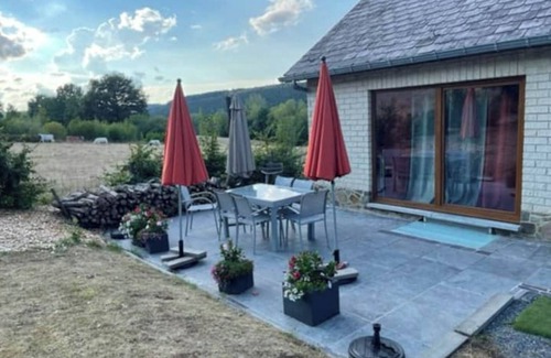Olloy-sur-Viroin Cottage | In the Viroin-Hermeton nature park, Le gîte de la Champagne, pets allowed