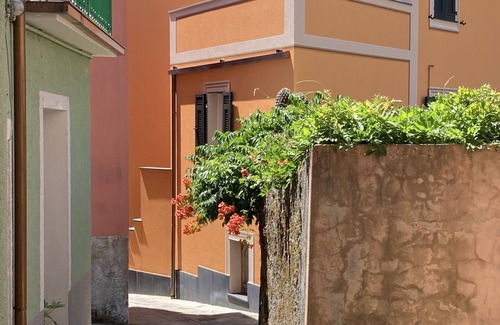 Casarza Ligure House | In the ancient village between mountains and sea