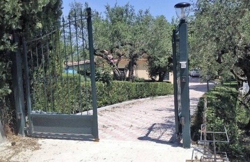 Pianella House | In the countryside between the sea and the mountains