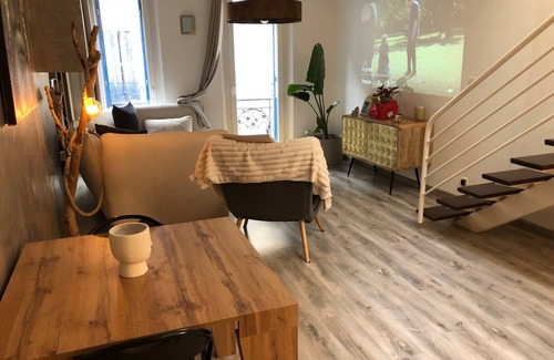 Martigues House | In the heart of the Island, contemporary house with daylight well and BBQ roof terrace