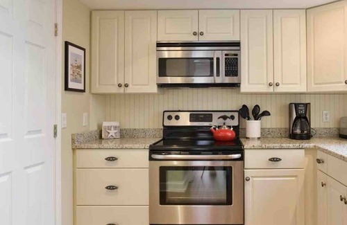 Harbour Town Condo | In the Heart of Harbour Town 2BR/2.5BA-Pool Access