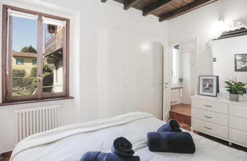 Carate Urio Apartment | In the Historic Village - Riva Lago 10