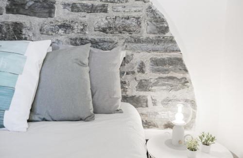 Carate Urio Apartment | In the Historic Village - Riva Lago 10