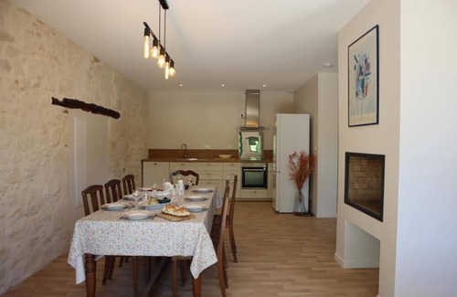 Beauville House | In the shade of the Bourdiel oak