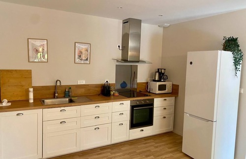 Beauville House | In the shade of the Bourdiel oak