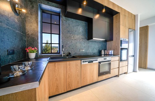 Vamos Villa | In Vivo Luxury Villa-90m2 Heated- Infinity pool,Stunning views,kids playground.