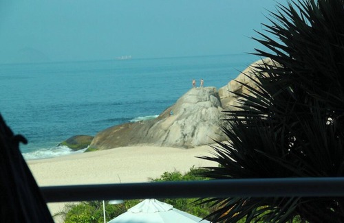 Camboinhas Apartment | INCREDIBLE BEACH FRONT WITH PRIVATE BEACH ACCESS INFINITY POOL BEST AROUND RIO