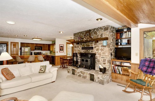 Old Timberline House | Incredible location + spectacular scenery = perfect vacation location!