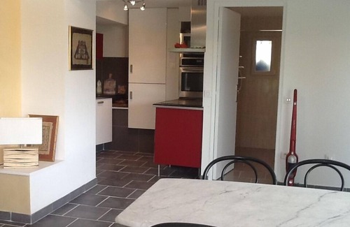 Ensues-la-Redonne Apartment | Independent apartment in villa, in the pines overlooking the sea.